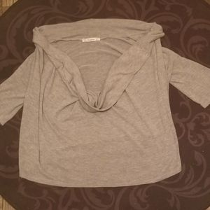 Like new super loose fitting, plunging neckiline w 3/4 sleeve comfy grey shirt.